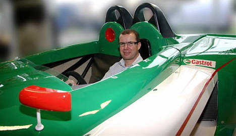 Allan Olsen bemander den ene af Team Go Go Vitesse's to Spider Cup racere.